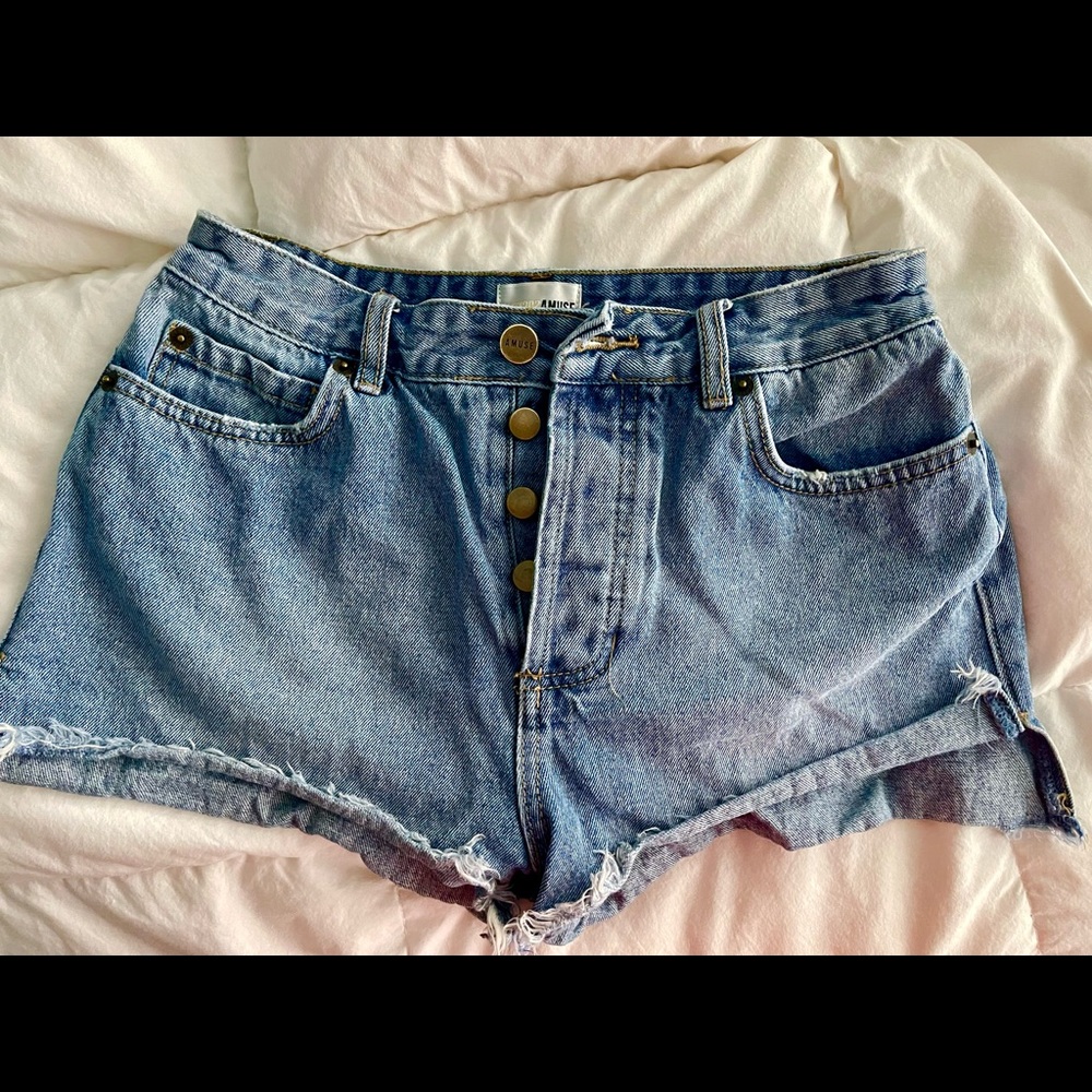 Amuse Society jean shorts size 27